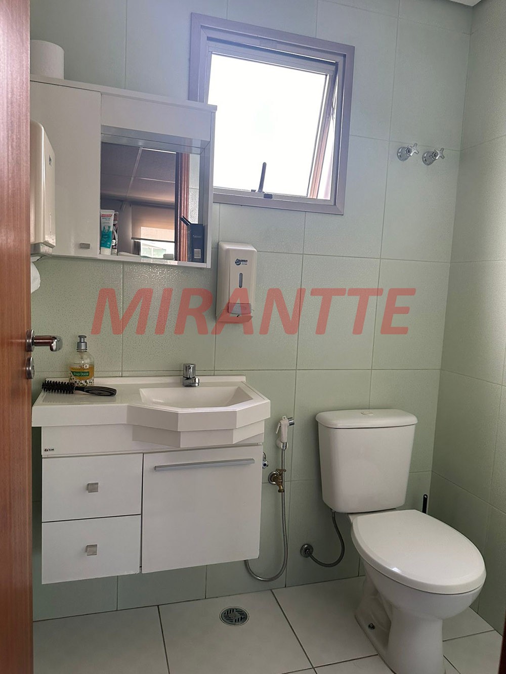 Comercial de 744m² em Água Fria
