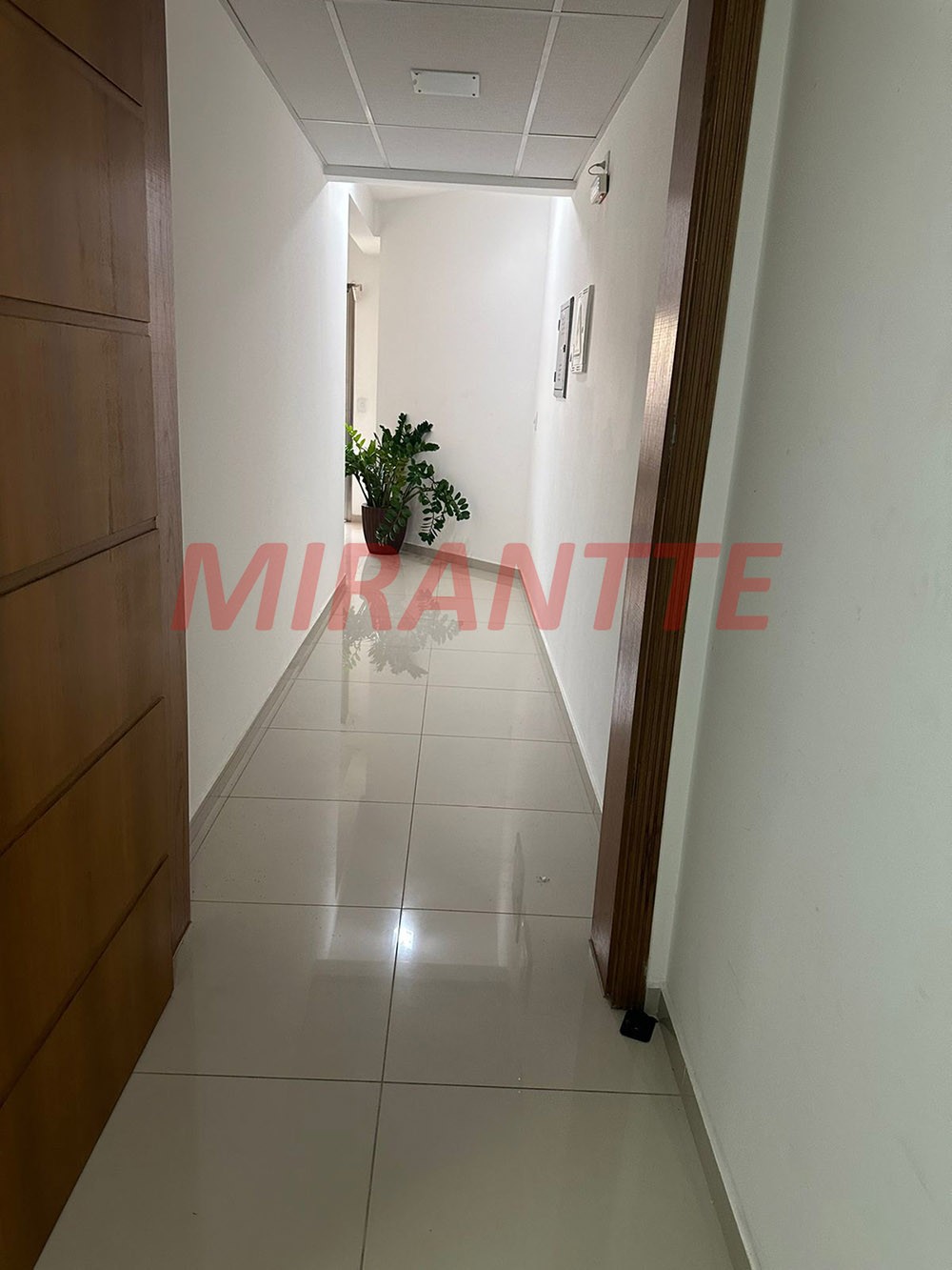 Comercial de 744m² em Água Fria
