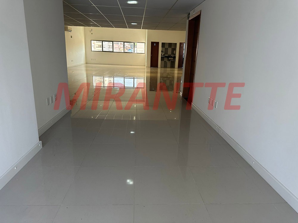 Comercial de 744m² em Água Fria