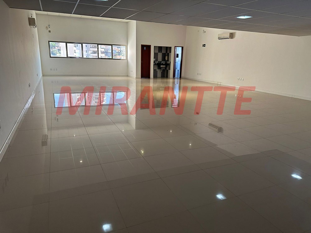 Comercial de 744m² em Água Fria