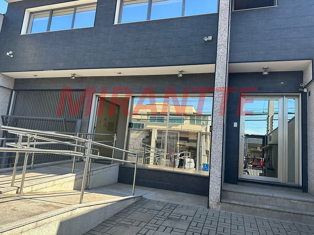 Comercial de 744m² em Água Fria