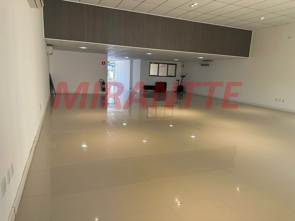 Comercial de 744m² em Água Fria