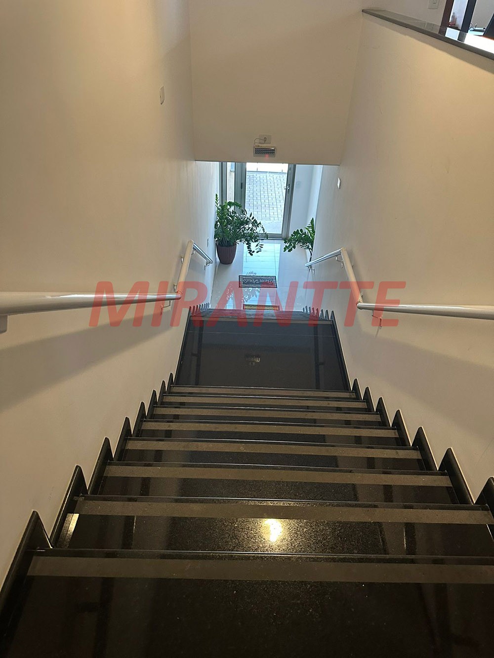 Comercial de 744m² em Água Fria