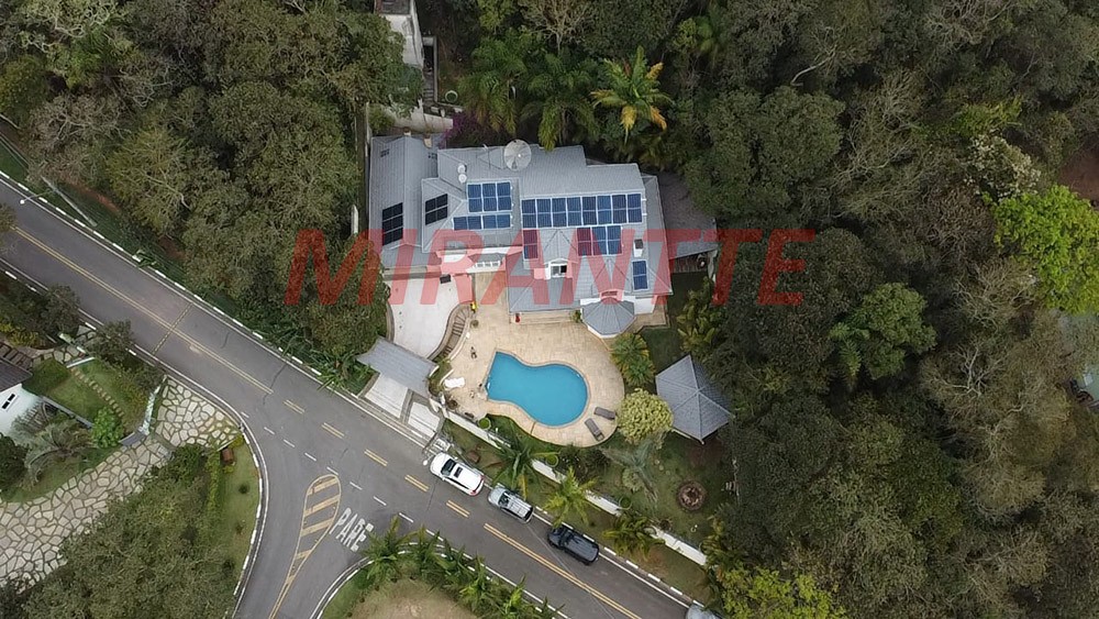 Cond. fechado de 400m² com 3 quartos em Serra da Cantareira