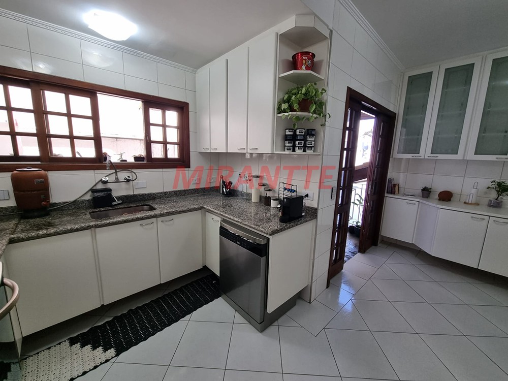 Sobrado de 276m² com 3 quartos em Mandaqui