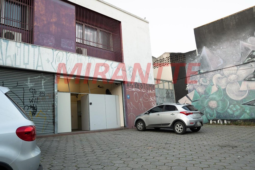 Galpao de 916m² em Brás