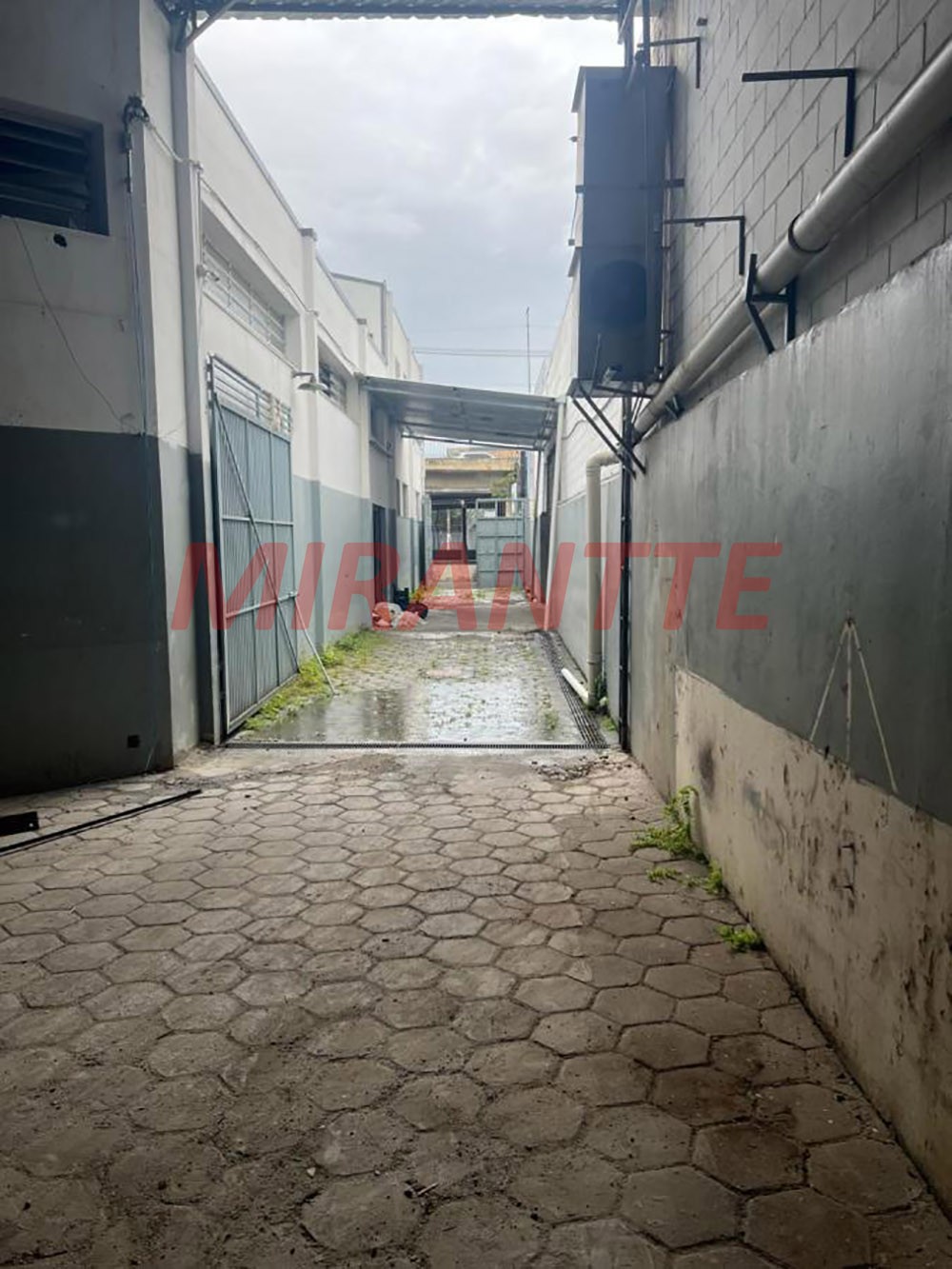 Galpao de 916m² em Brás