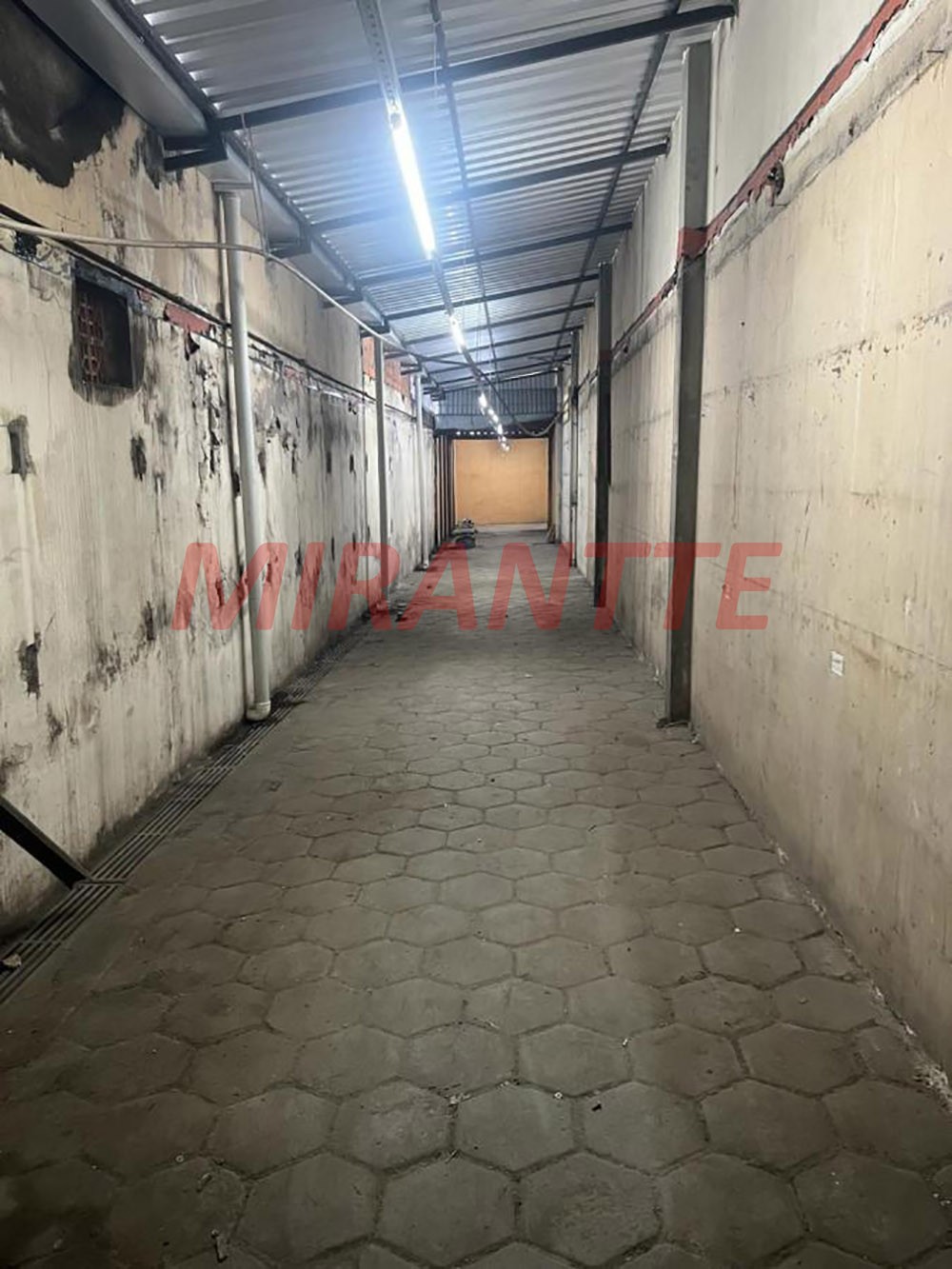 Galpao de 916m² em Brás