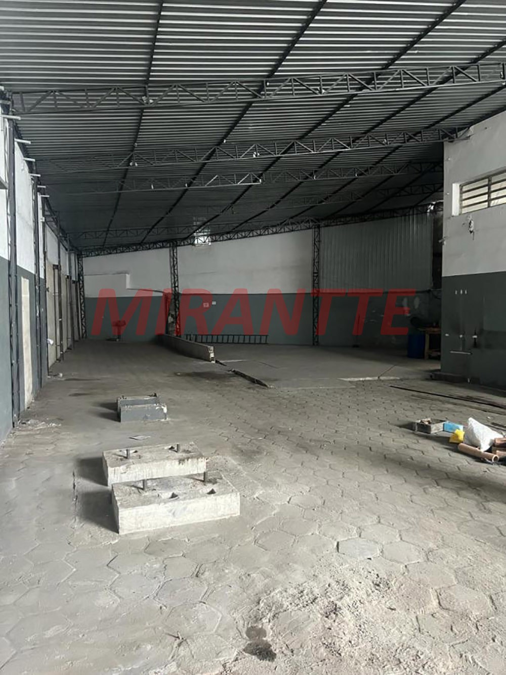 Galpao de 916m² em Brás