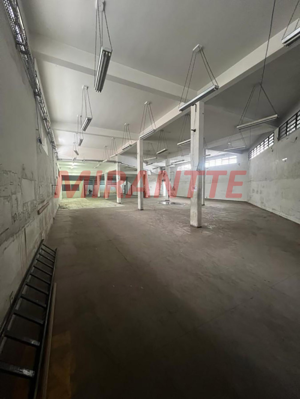 Galpao de 916m² em Brás