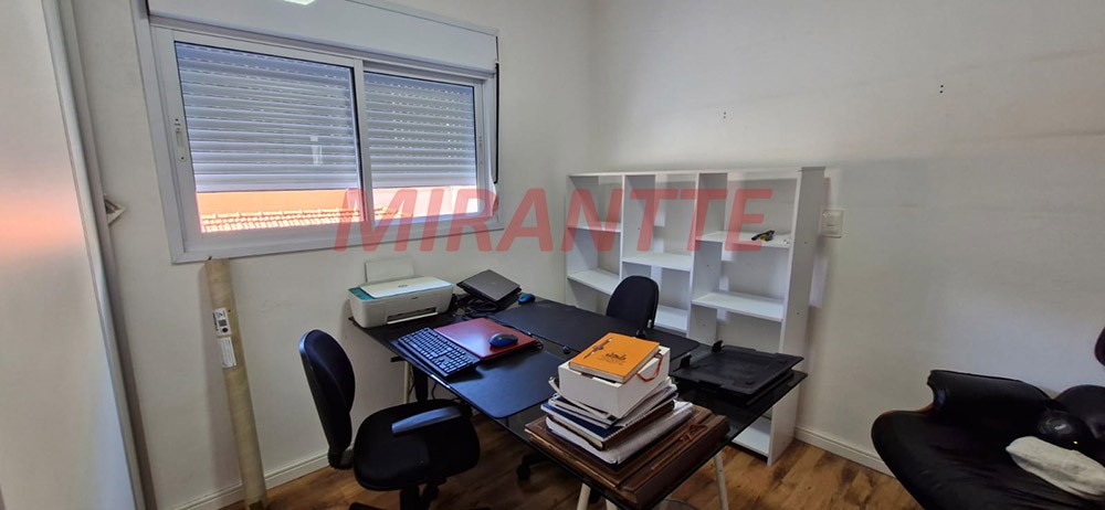 Cond. fechado de 325m² com 3 quartos em Santa Terezinha