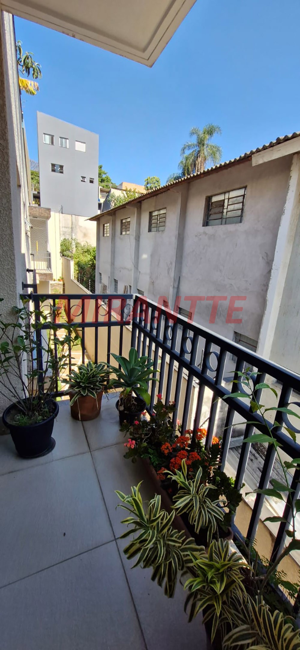 Cond. fechado de 325m² com 3 quartos em Santa Terezinha