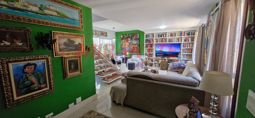 Cond. fechado de 325m² com 3 quartos em Santa Terezinha