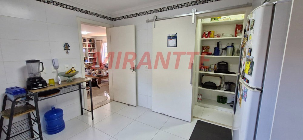 Cond. fechado de 325m² com 3 quartos em Santa Terezinha