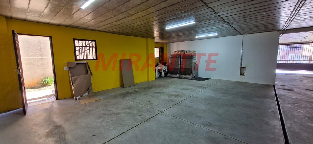 Cond. fechado de 325m² com 3 quartos em Santa Terezinha