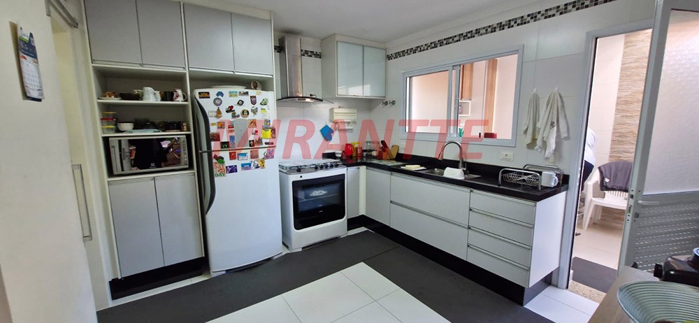 Cond. fechado de 325m² com 3 quartos em Santa Terezinha
