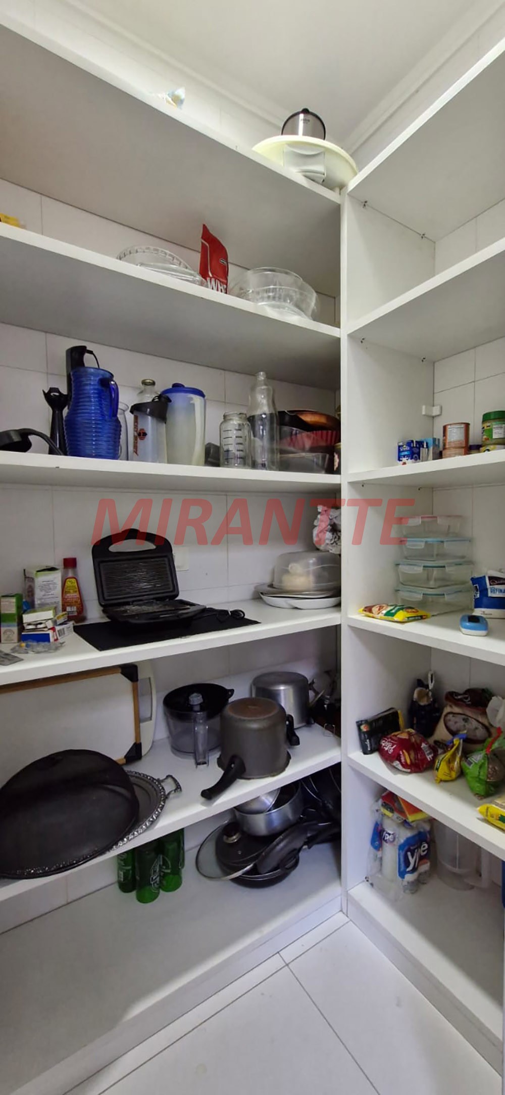 Cond. fechado de 325m² com 3 quartos em Santa Terezinha