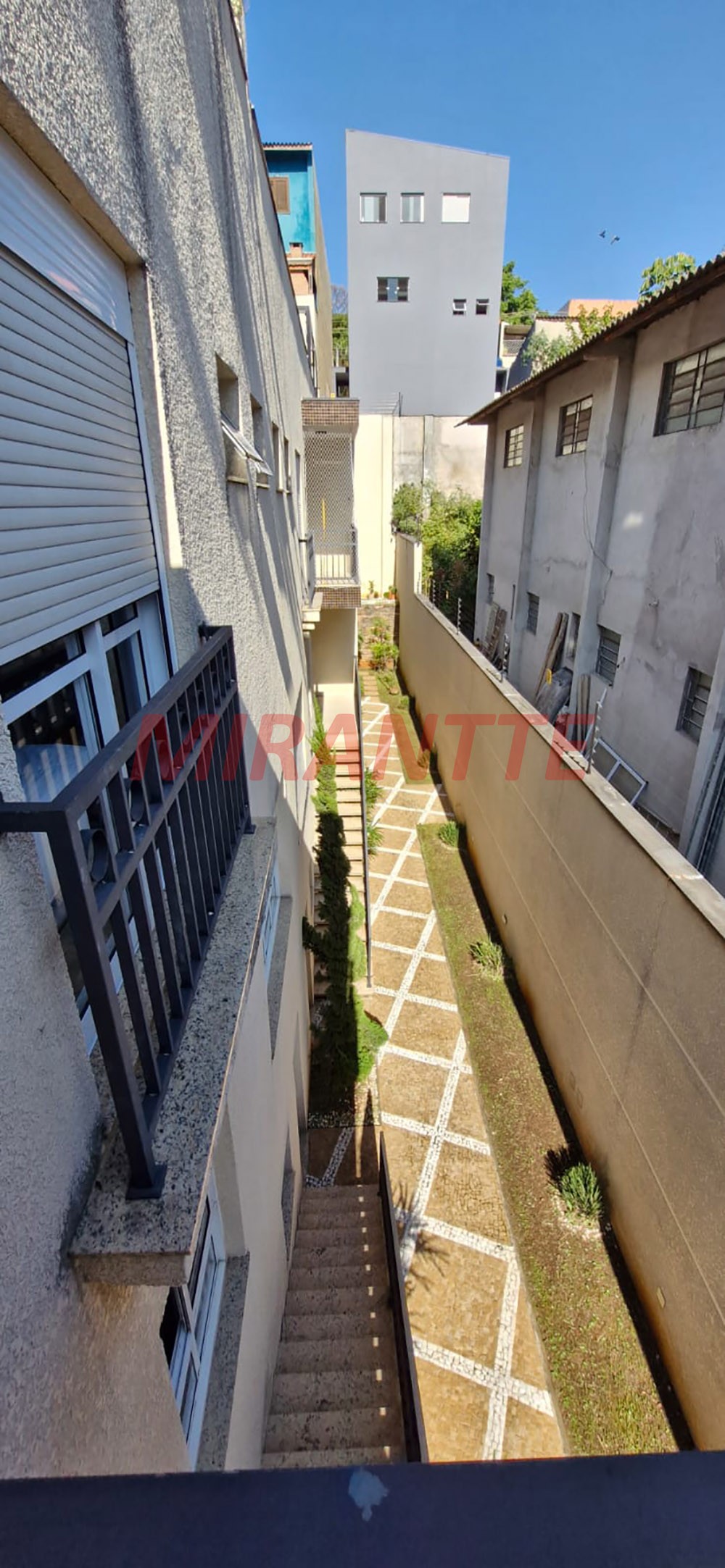 Cond. fechado de 325m² com 3 quartos em Santa Terezinha