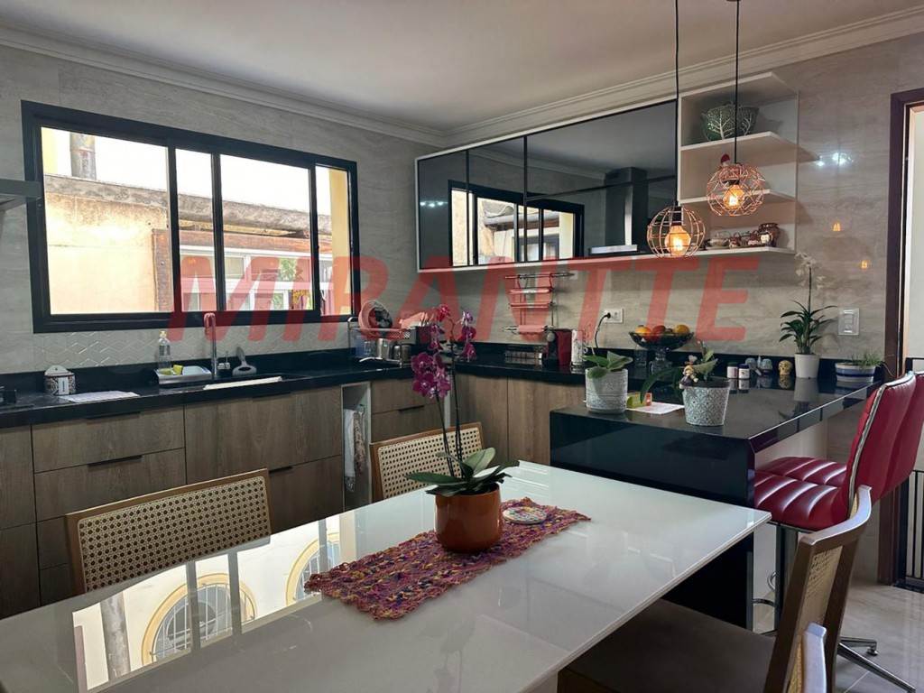 Sobrado de 203m² com 3 quartos em Santana