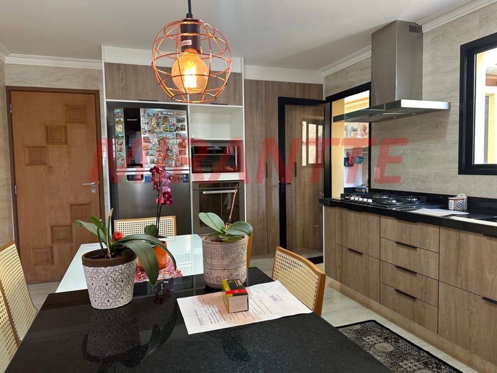 Sobrado de 203m² com 3 quartos em Santana