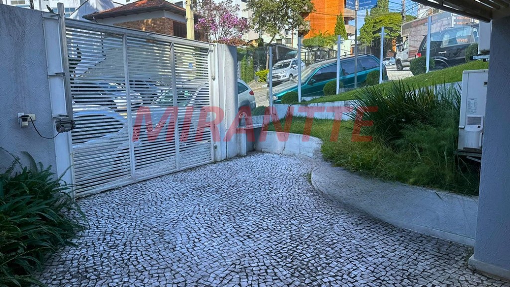 Sobrado de 210m² com 3 quartos em Santana