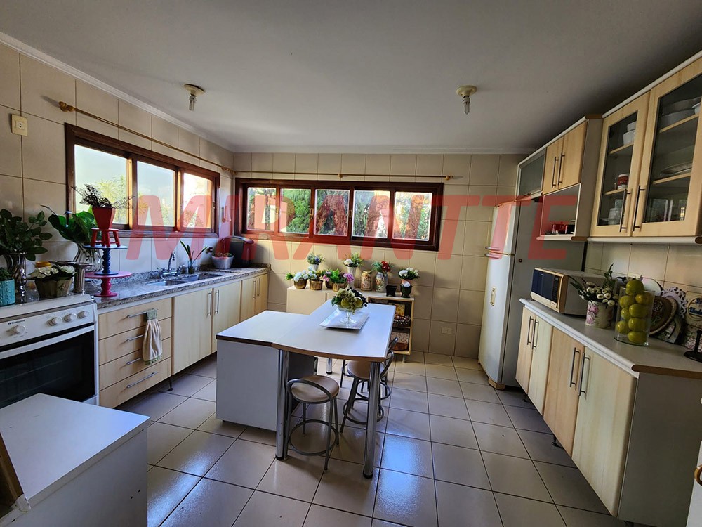 Sobrado de 350m² com 3 quartos em Jardim Do Golfe I