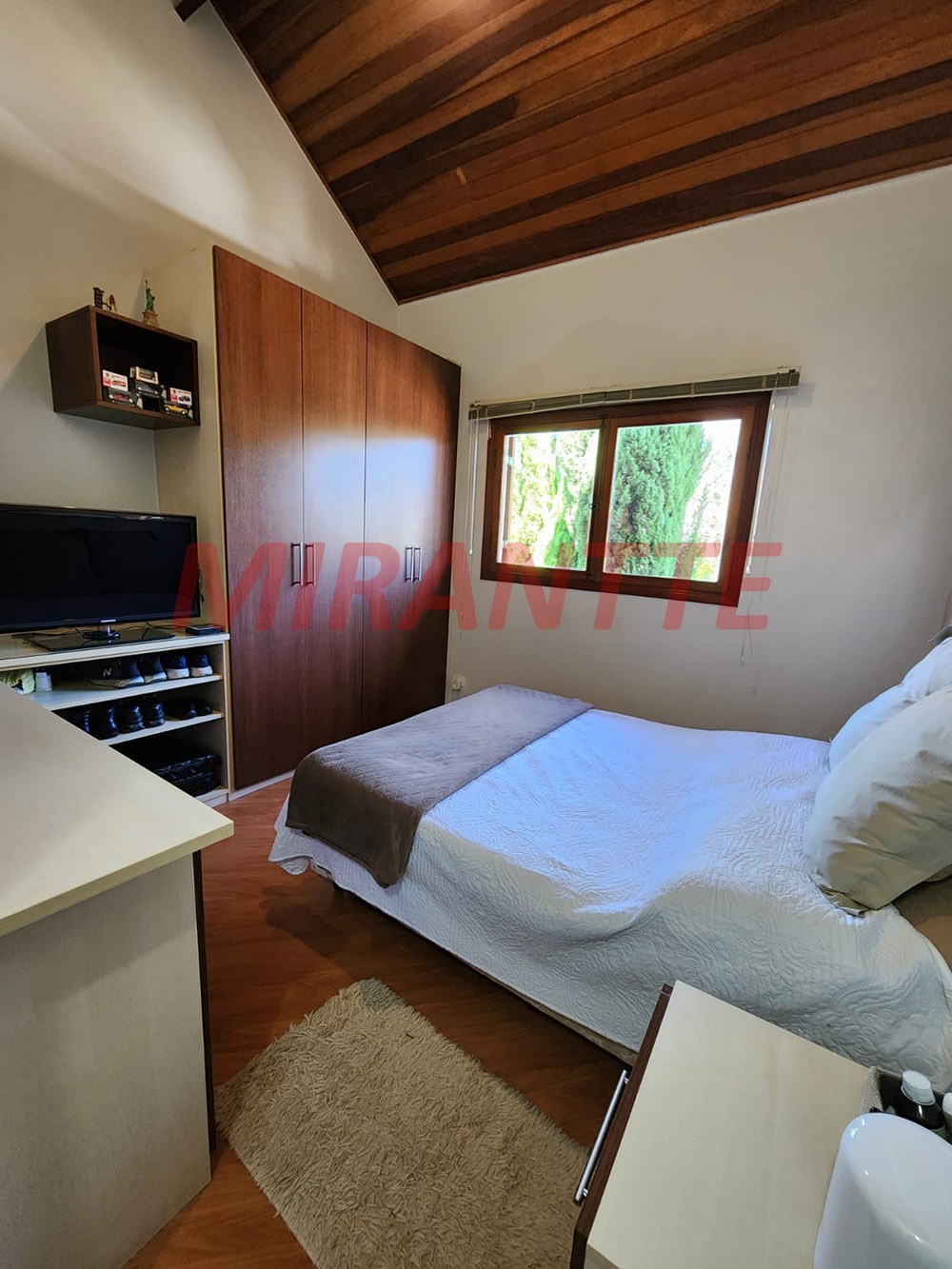 Sobrado de 350m² com 3 quartos em Jardim Do Golfe I