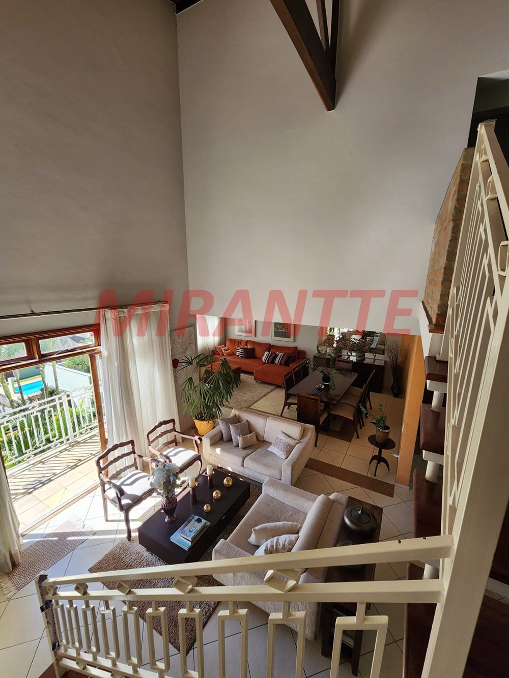Sobrado de 350m² com 3 quartos em Jardim Do Golfe I