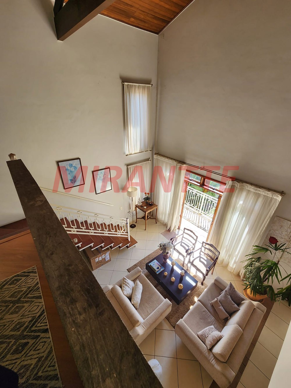 Sobrado de 350m² com 3 quartos em Jardim Do Golfe I