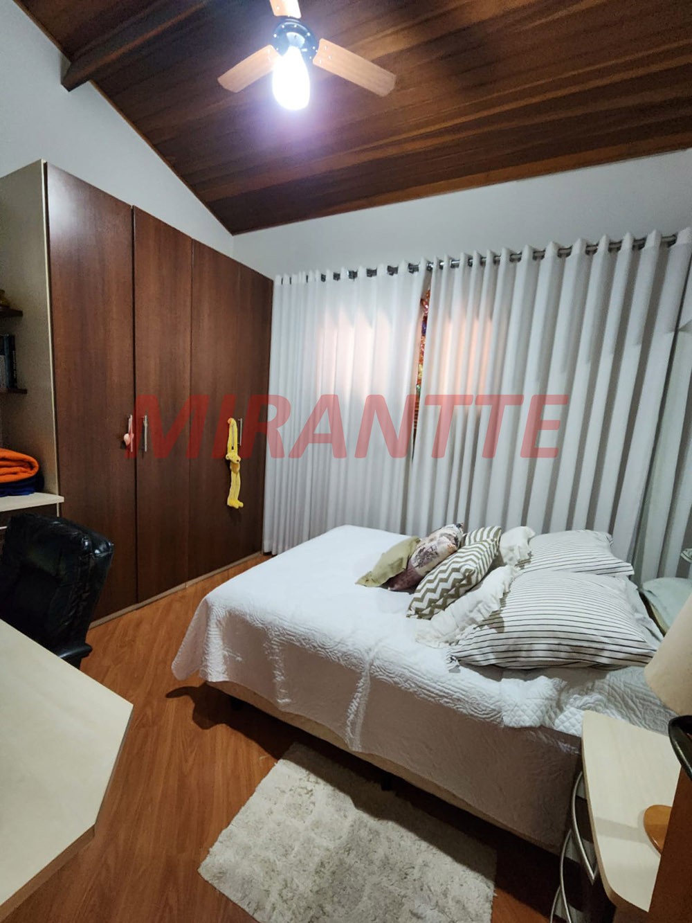 Sobrado de 350m² com 3 quartos em Jardim Do Golfe I