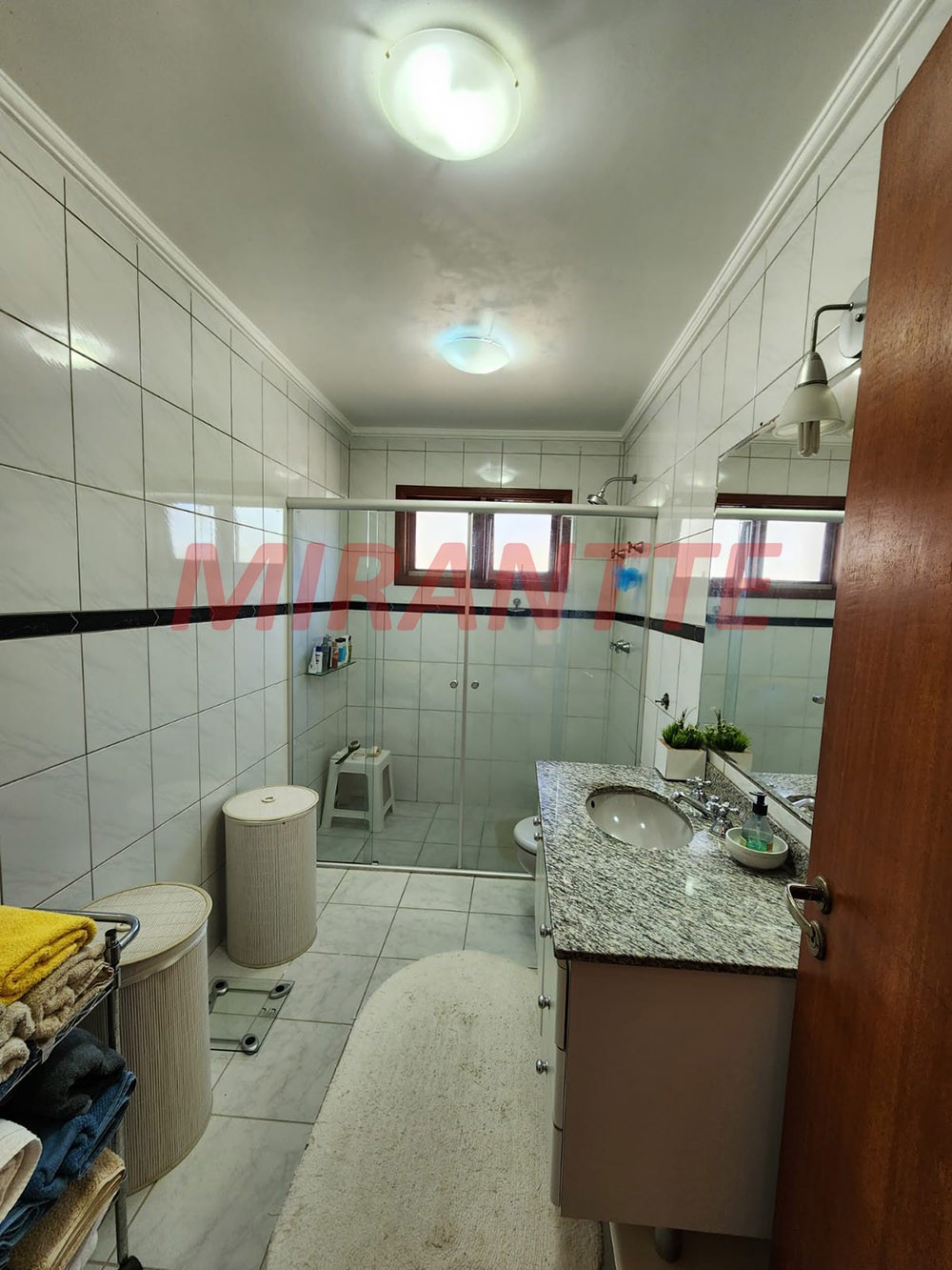 Sobrado de 350m² com 3 quartos em Jardim Do Golfe I
