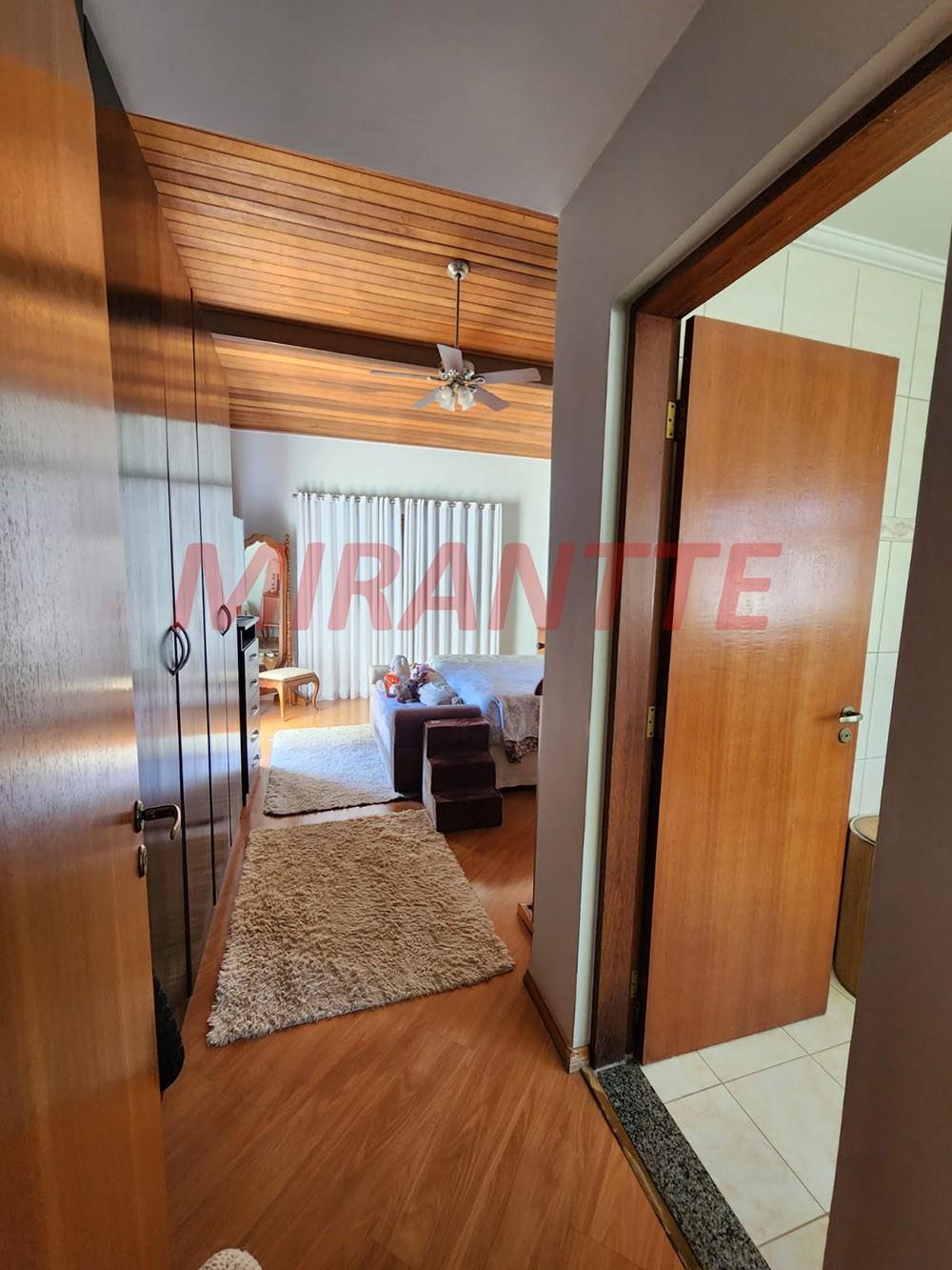 Sobrado de 350m² com 3 quartos em Jardim Do Golfe I