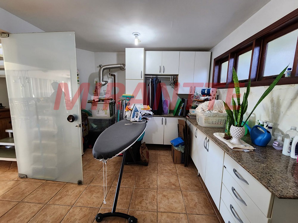 Sobrado de 350m² com 3 quartos em Jardim Do Golfe I