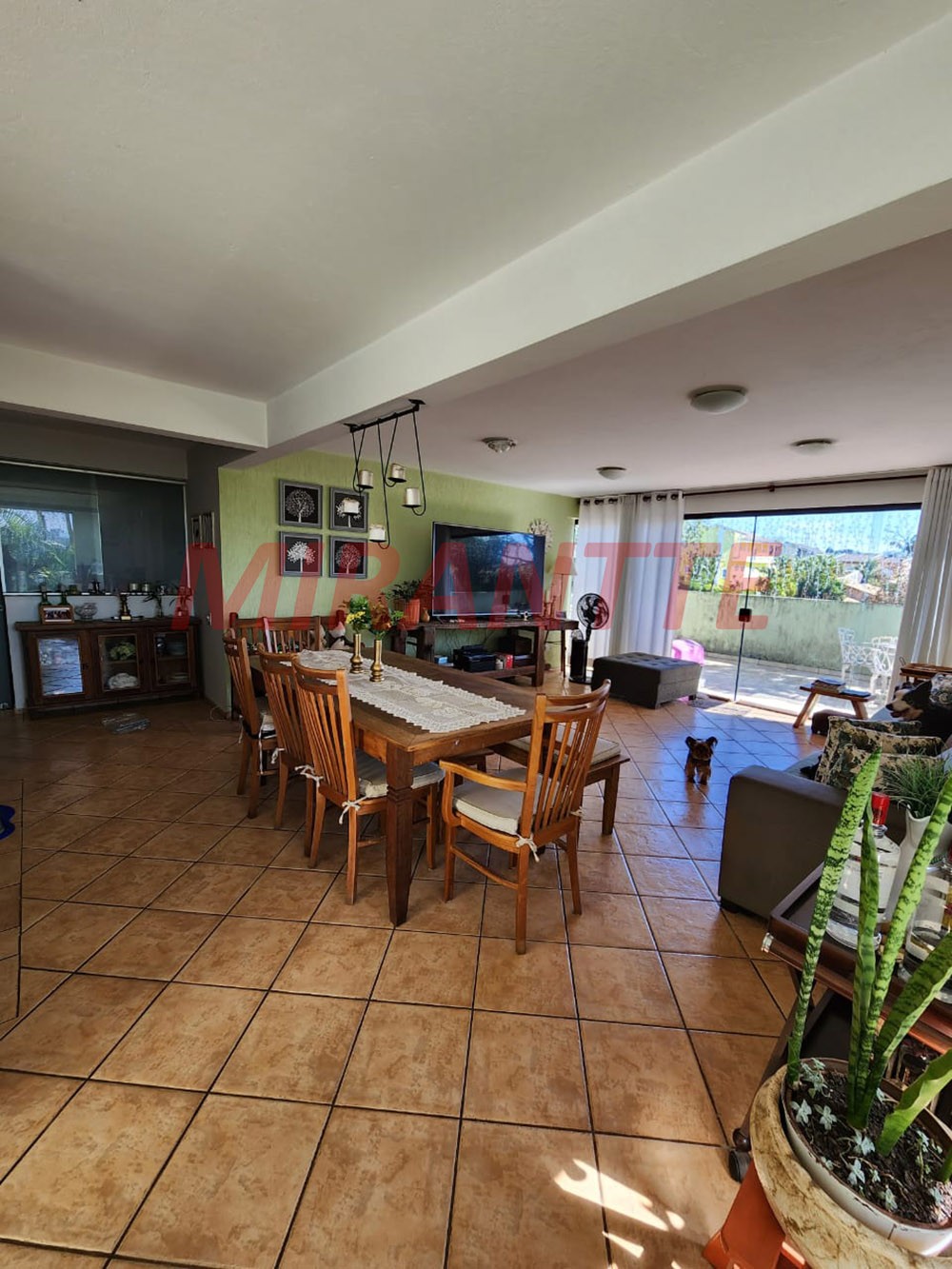 Sobrado de 350m² com 3 quartos em Jardim Do Golfe I
