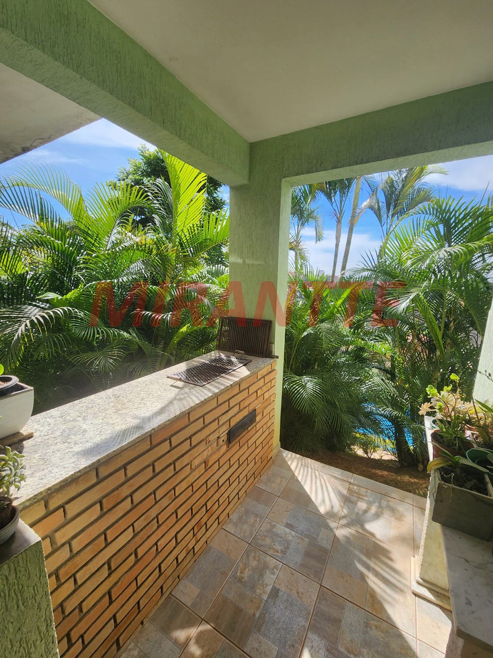 Sobrado de 350m² com 3 quartos em Jardim Do Golfe I