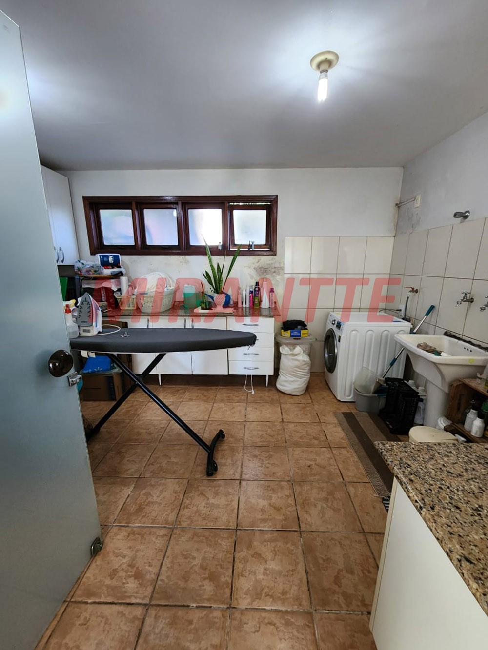 Sobrado de 350m² com 3 quartos em Jardim Do Golfe I