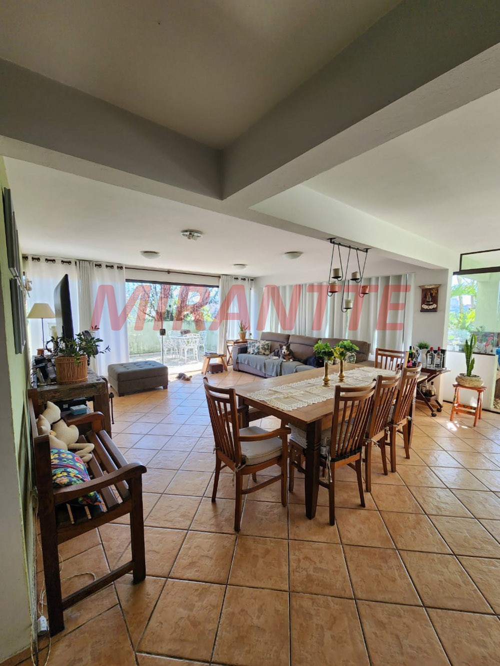 Sobrado de 350m² com 3 quartos em Jardim Do Golfe I