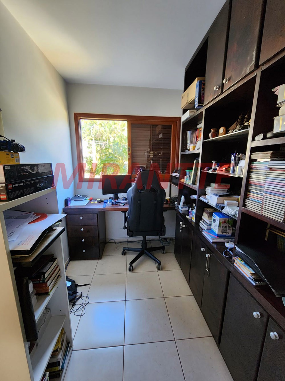Sobrado de 350m² com 3 quartos em Jardim Do Golfe I