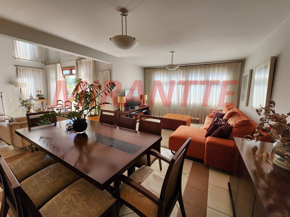 Sobrado de 350m² com 3 quartos em Jardim Do Golfe I