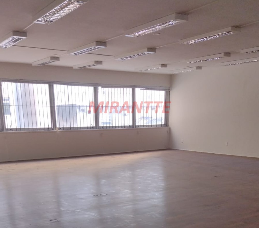 Conjunto comercial em Cerqueira César
