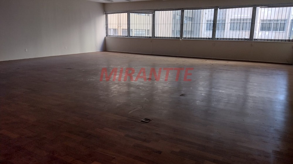 Conjunto comercial em Cerqueira César