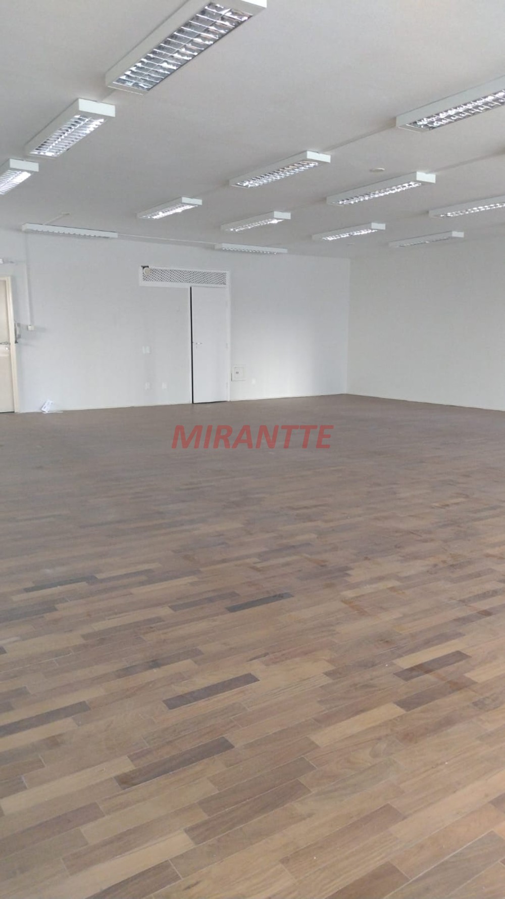 Conjunto comercial em Cerqueira César