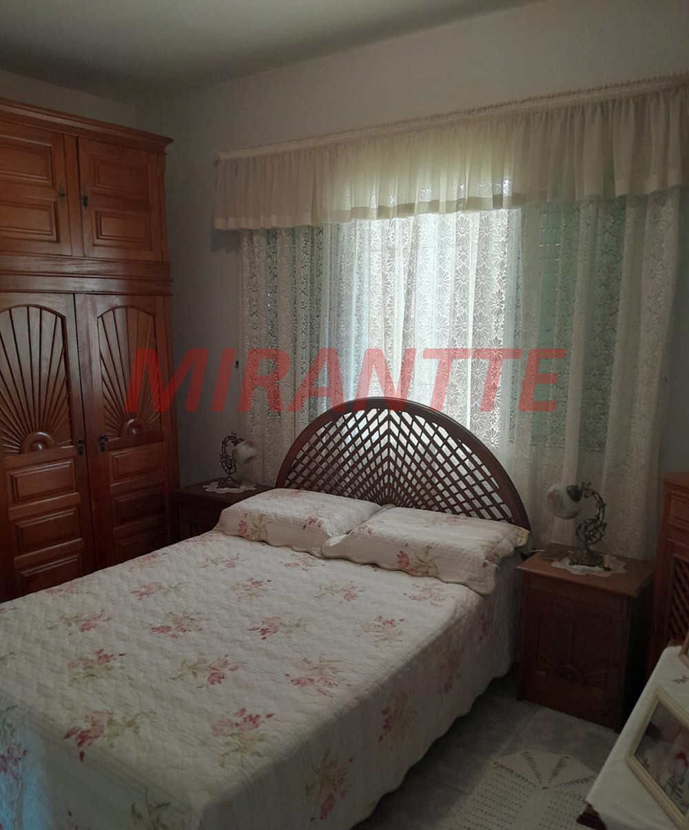 Casa terrea de 232m² com 3 quartos em Vila Nivi