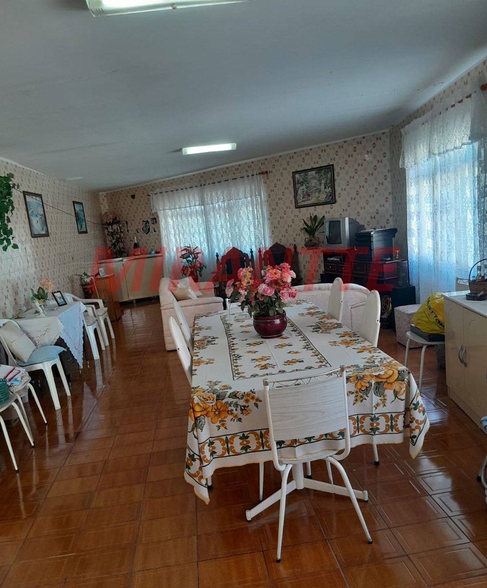Casa terrea de 232m² com 3 quartos em Vila Nivi