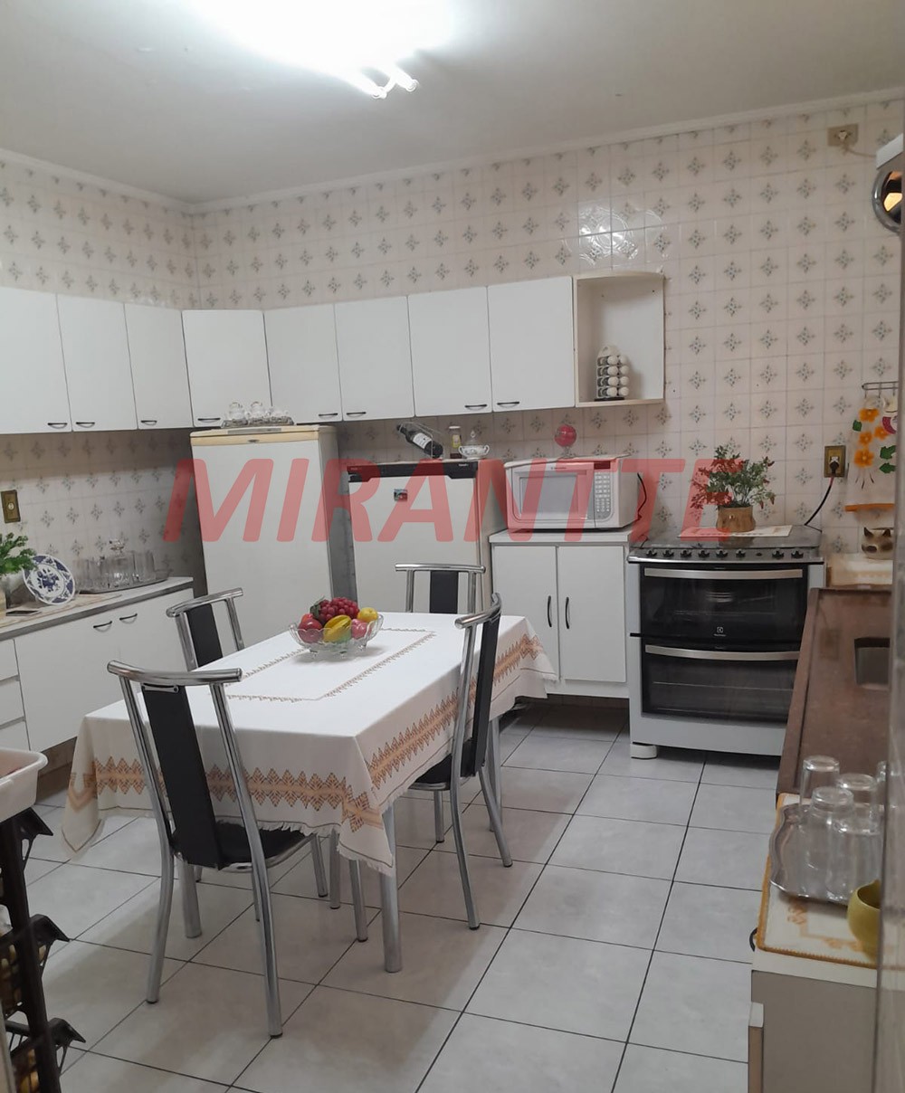 Casa terrea de 232m² com 3 quartos em Vila Nivi