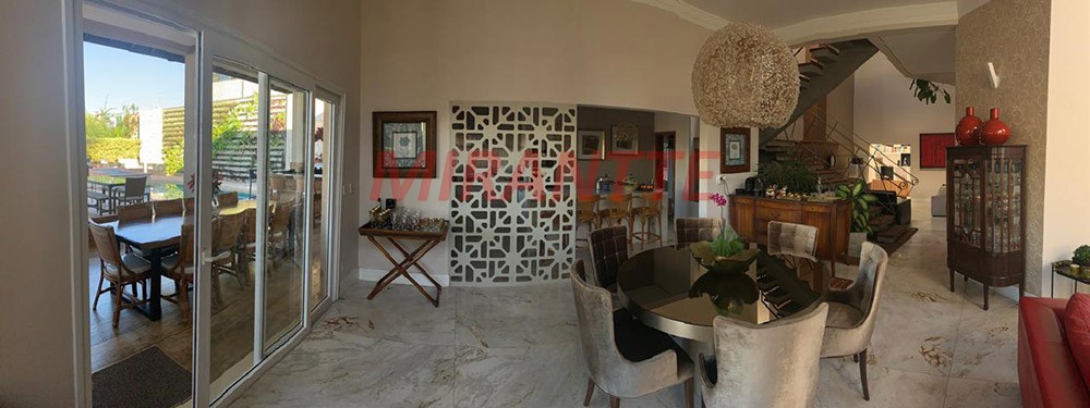 Cond. fechado de 480m² com 5 quartos em Fazenda Cachoeira
