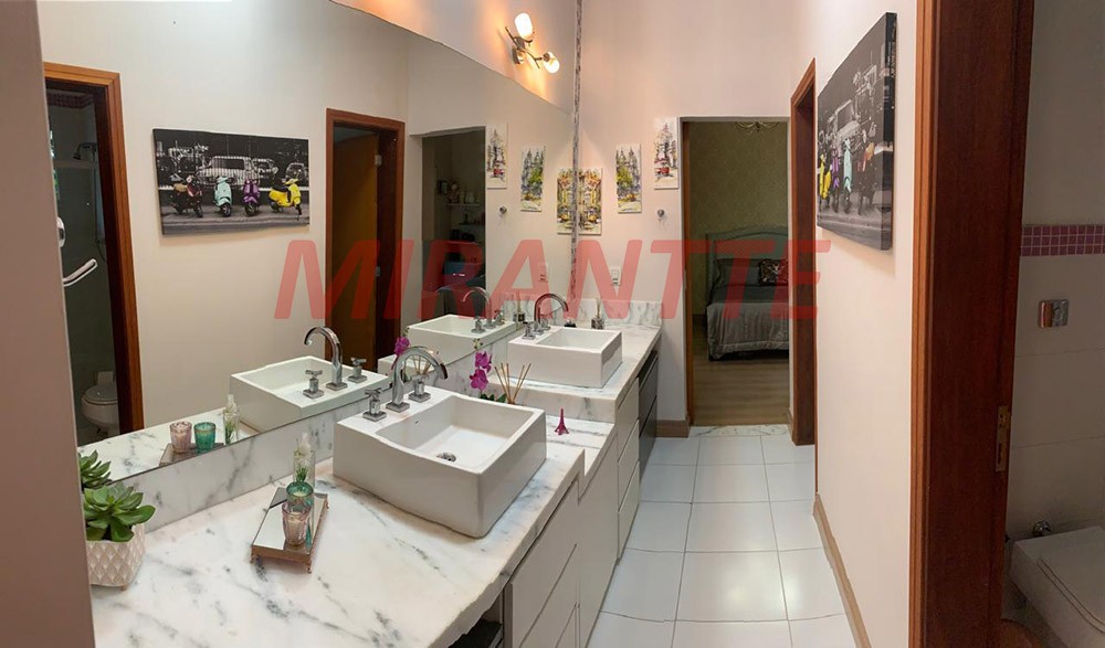 Cond. fechado de 480m² com 5 quartos em Fazenda Cachoeira