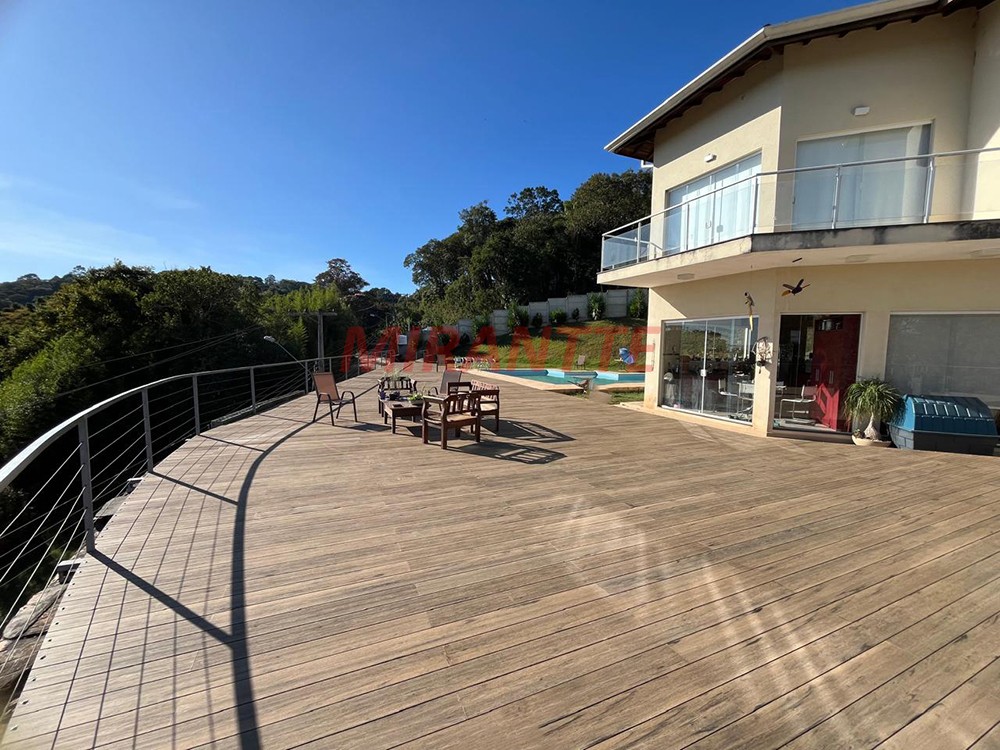Sobrado de 380m² com 3 quartos em Serra Da Cantareira