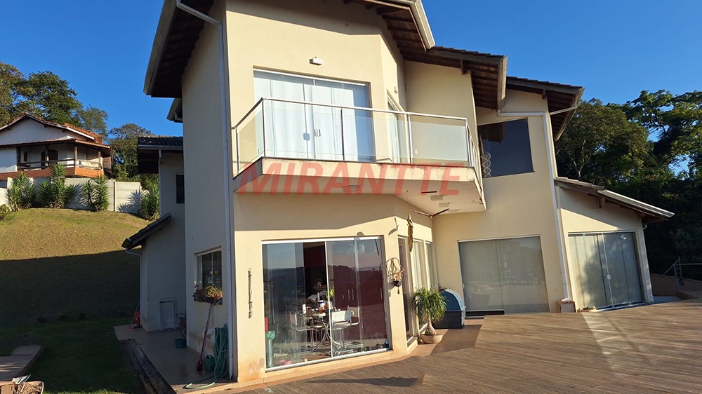 Sobrado de 380m² com 3 quartos em Serra Da Cantareira