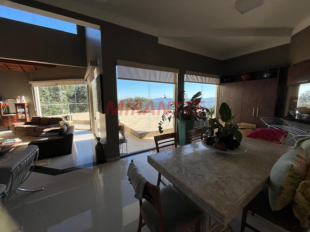 Sobrado de 380m² com 3 quartos em Serra Da Cantareira